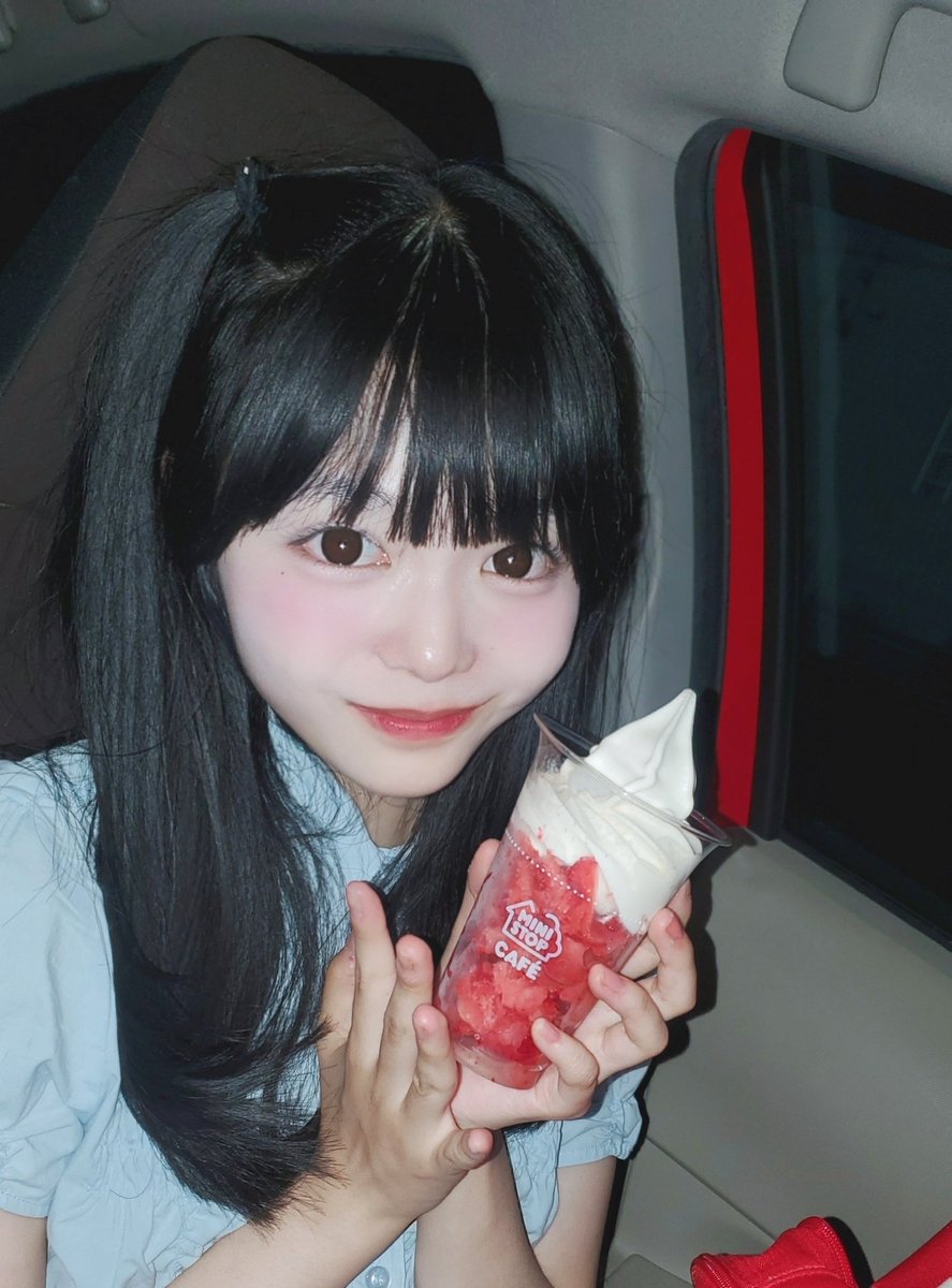 hoshinoruna43's tweet photo. 今年初ミニストップ！！
ハロハロ果実氷いちご🍓

#1日1るーにゃん
#ハロハロ
#わくわくかき氷2026 https://t.co/3t4P4chVR1