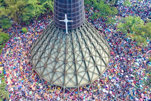 kaleba34's tweet photo. EBOLA OUTBREAK ALERT:
President Museveni has postponed this year's Uganda Martyrs Day celebrations due to the Ebola outbreak.
 3rd June remains a public holiday. All pilgrims are advised to return home for safety.  

#EbolaSafetyUG #UgandaMartyrsDay https://t.co/vLLh6j99PS