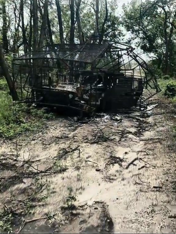 LostWar Bot tweet media