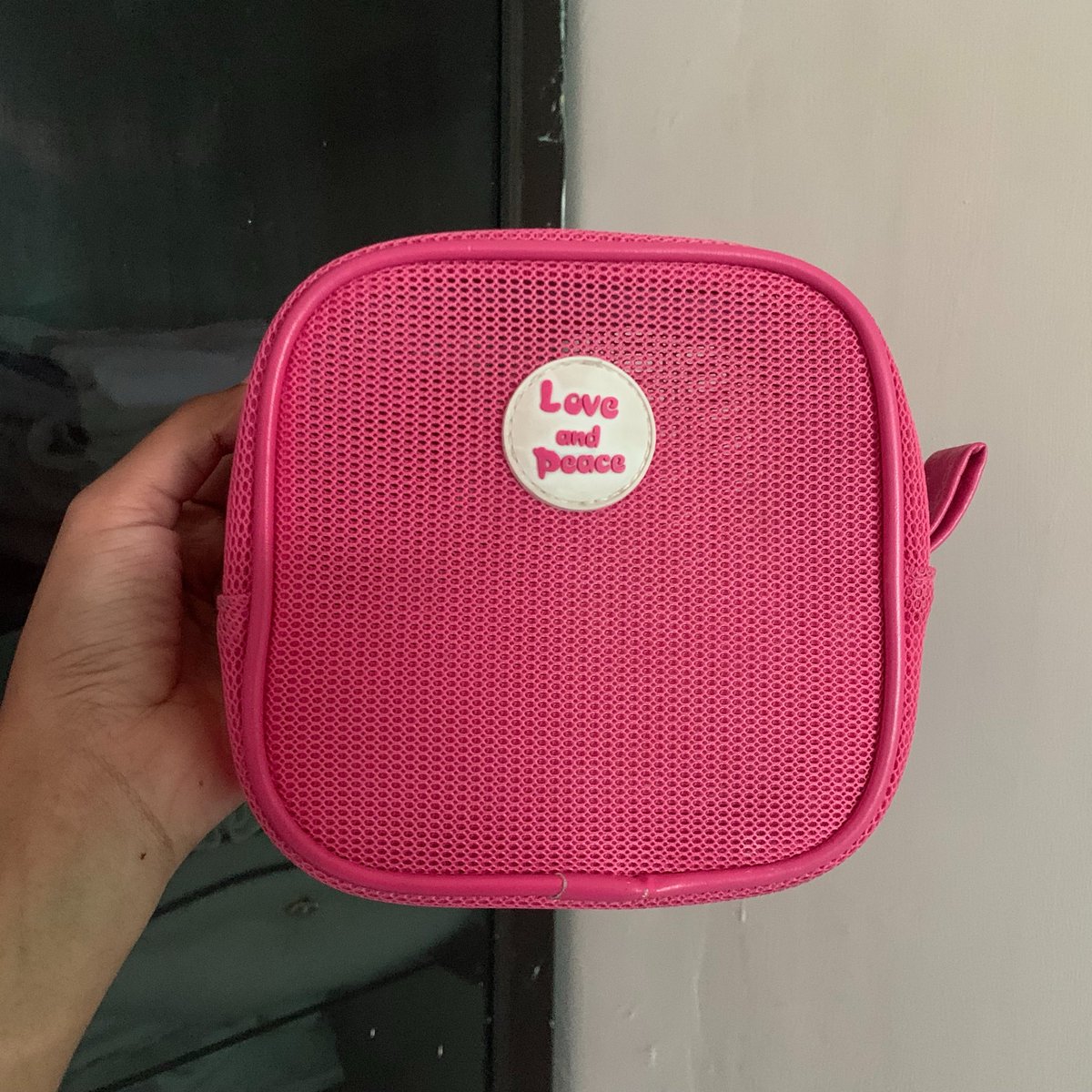 22cacs's tweet photo. pouch makeup gemecc
yang kiri 18k, yang kanan 13k
by oren yaa🍊🤗 https://t.co/JJU4qNQoA5