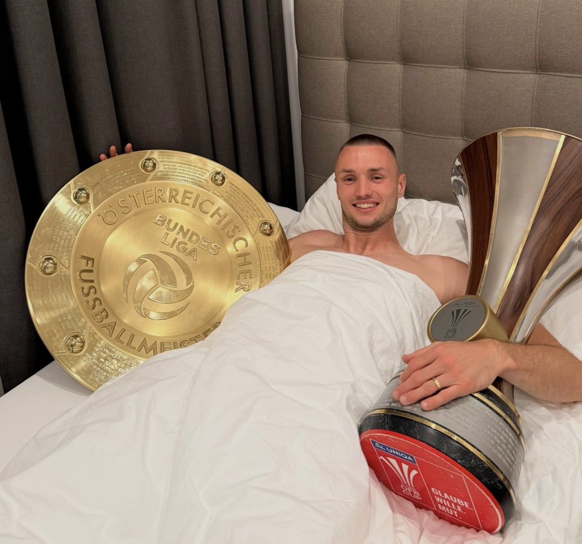 sounds2move's tweet photo. Wenn man einem das Double in Österreich gönnt, dann Ex-Adlerträger Sasa Kalajdzic nach den vielen schweren Verletzungen der letzten Jahre. 

#sge https://t.co/9LEuU9J9mw