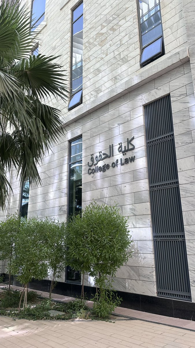 H23Alsh's tweet photo. احس إني بديت اتثاقل الخطوة 
كأن الأرض ما تتحمل أقدامي

تسيّرني مقاديري على القسوة
مع إني ما قسيت إلا على احلامي

عسى ما بيني وبين الفرح فجوة
عسى ماينتهي صبري وأنا ضامي 

#كلية_الحقوق https://t.co/4lGk4kMv3h
