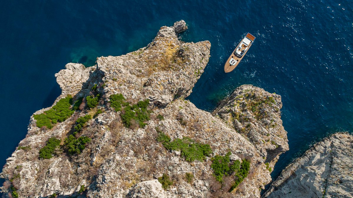 FerrettiGroup's tweet photo. Freedom, embodied: graceful, potent, unmistakably Mediterranean.
The Itama 62RS, the open-yacht concept at its finest.
#FerrettiGroup #Itama
https://t.co/akfuY7VR0O https://t.co/1U7WMOMCt3