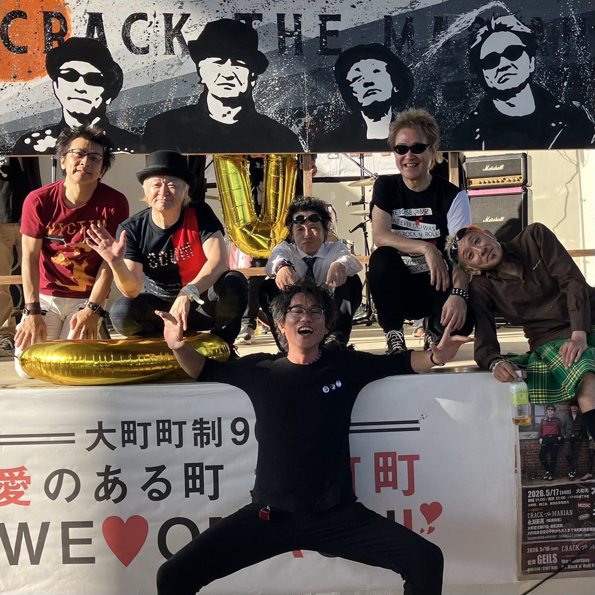 TheaterQuep's tweet photo. クラックザマリアンは何度も観に行ったけども、

初代ヴォーカルのマサヒコさんは、
架空の人物だと思ってました

しかし大町ではじめて見た！

今でもパンクの匂いがプンプンし、
素晴らしい映画や小説よりも感動しました

12年かけてメンバー全員のサインが揃った！

ありがとうクラックザマリアン！ https://t.co/NW7pTm0gvT