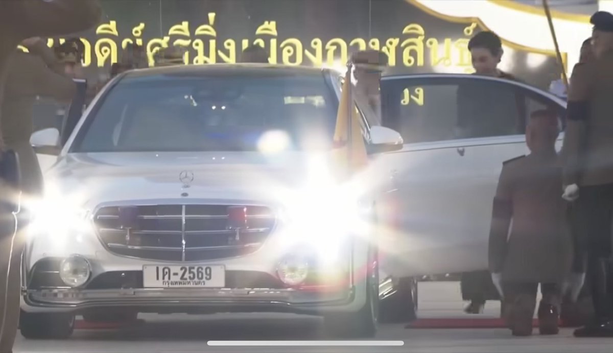 JustGAMZ's tweet photo. ในหลวง-พระราชินี ทรงประกอบพิธีตัดหวายลูกนิมิตพระอุโบสถ ณ วัดประชานิยม จ.กาฬสินธุ์ เมื่อช่วงค่ำวันที่ 16 พ.ค.ที่ผ่านมา https://t.co/rm0sUSSpmf