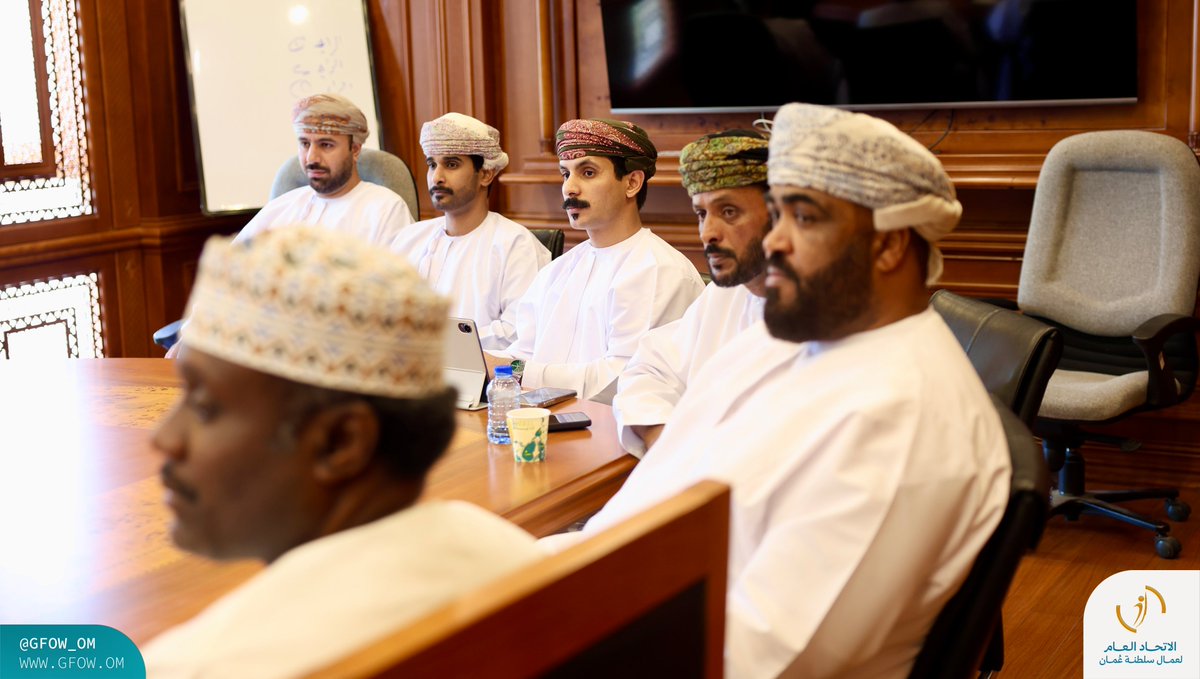 gfow_om's tweet photo. بهدف التوعية بأهمية العمل النقابي، وتعزيز الانتساب النقابي، وتشجيع ثقافة التعاون والشراكة بين طرفي علاقة العمل؛ أجرى رئيس مجلس إدارة #اتحاد_عمال_السلطنة -بحضور مدير عام المديرية العامة للعمل بمحافظة ظفار وعدد من المختصين بالاتحاد وممثلين عن وزارة العمل- اجتماعًا مع ممثلي النقابات العمالية بمحافظة ظفار.

#انتسب_تكتسب