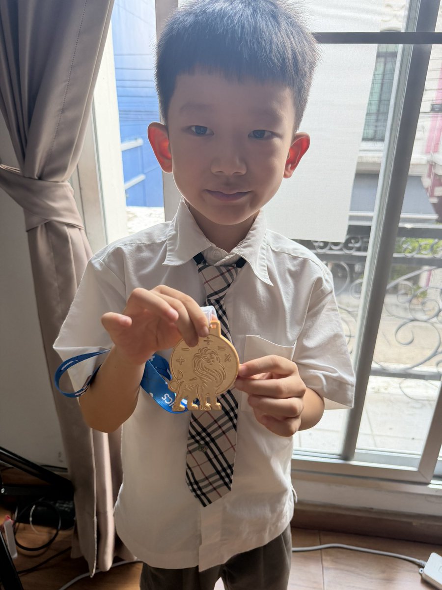Shiyu_Serena's tweet photo. Congratulations to my student Tiger from SISB!
He won the first place gold medal in the school Math Olympiad competition.
Serene is so proud of you!
😘😘👍👍👍
#MathOlympiad #SISB #StudentAchievement #GoldMedal #StudyHard #ExcellentStudent https://t.co/mI4PqskvN7