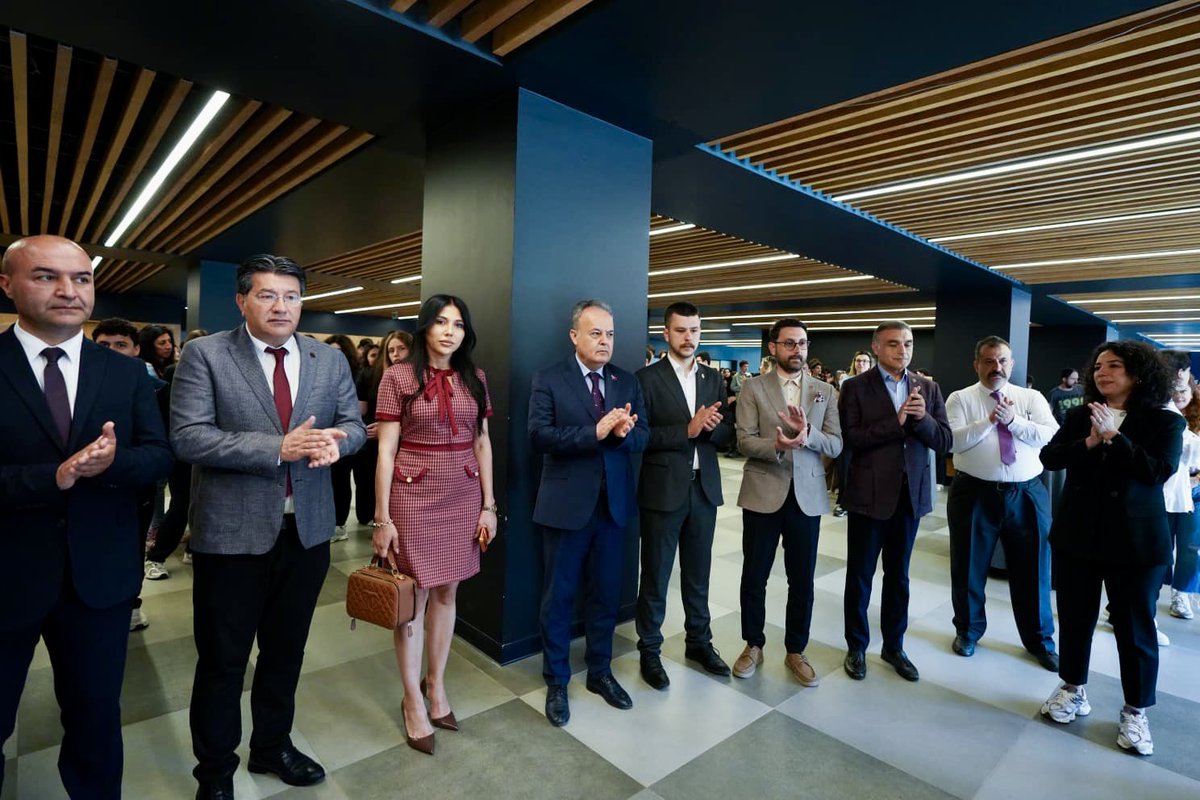MhpBeylikduzu's tweet photo. Büyükşehir Hüseyin Yıldız Anadolu Lisesi’nin düzenlemiş olduğu canlı resim sergisine, İlçe Başkan Yardımcılarımızla birlikte katılım sağladık. https://t.co/pTKxqAotrW