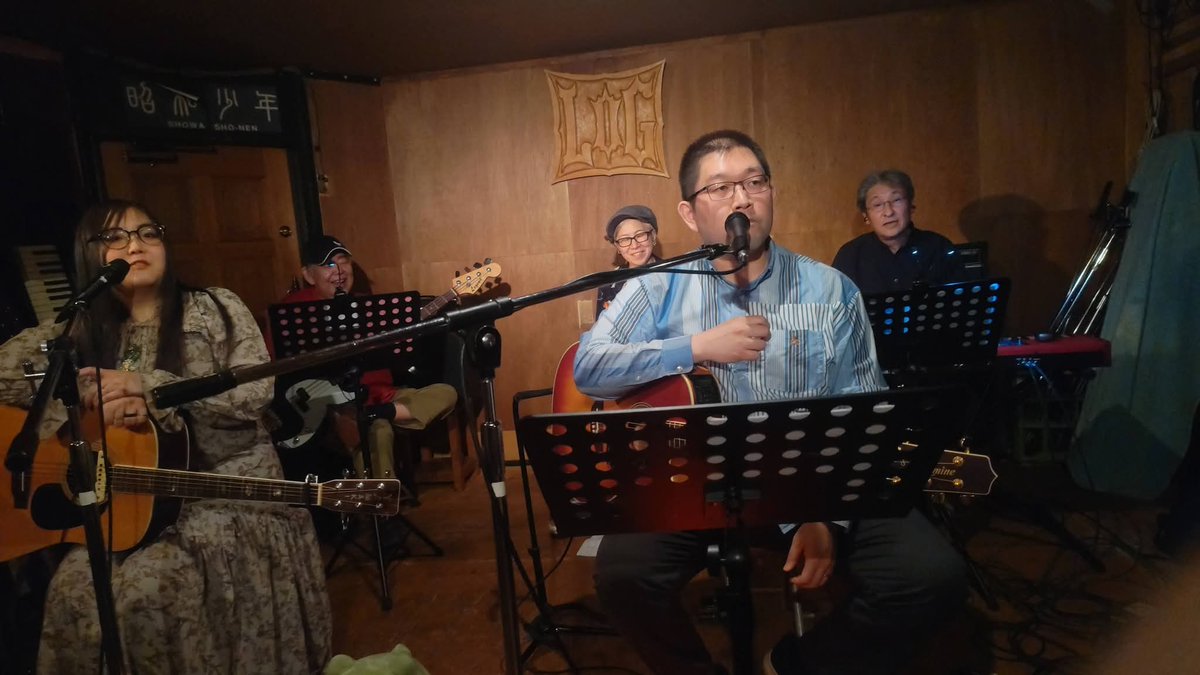 simplenotes059's tweet photo. simple notes band are...

Vocal&amp;A.Guitar code( @code_jade )
A.Guitar&amp;Chorus じじ( @silent647 )
Keyboard チャマ
Bass しろくま
Percussion チエ(from 酒井博史&amp;チエ) 

 #simplenotes4th https://t.co/AEkuwKxxTY