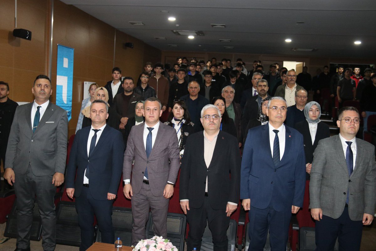 iskursivas's tweet photo. Sivas Öğrenci-Sektör Buluşmaları 2026, OSB Müdürlüğü evsahipliğinde gerçekleştirildi. Programa Vali Yardımcımız Sn. Osman Altın, Belediye Başkan Yard. Abdurrahim Ceyhan, İl Müdürümüz Hikmet Canpolat, il protokolümüz, işveren temsilcilerimiz ve meslek lisesi öğrencilerimiz katıldı https://t.co/YRs9sTmutd