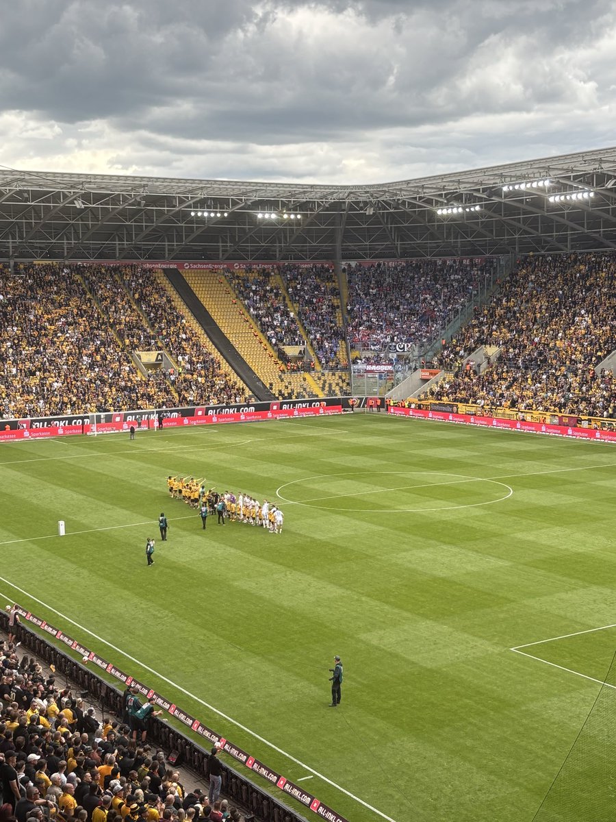 The_Real_Jacko's tweet photo. Dynamo Dresden 2-1 Holstein Kiel. #sgd1953 https://t.co/vjJOJbbjYn