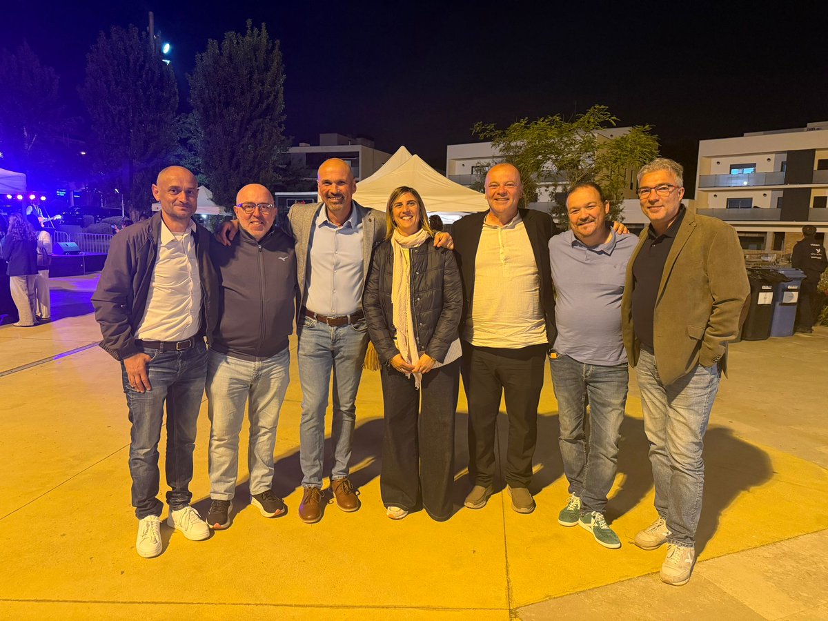 CCV_ORIENTAL's tweet photo. Dissabte no ens vam voler perdre la jornada gastronòmica de #vilanovadelvalles

Amb el president @EmilioCorderoS, el conseller de turisme @_alexvaliente i el gerent @carlesfp1 vam gaudir de la Fira acompanyats per l'alcaldessa @roser_colome 🙌 https://t.co/J5QPi5V6YV