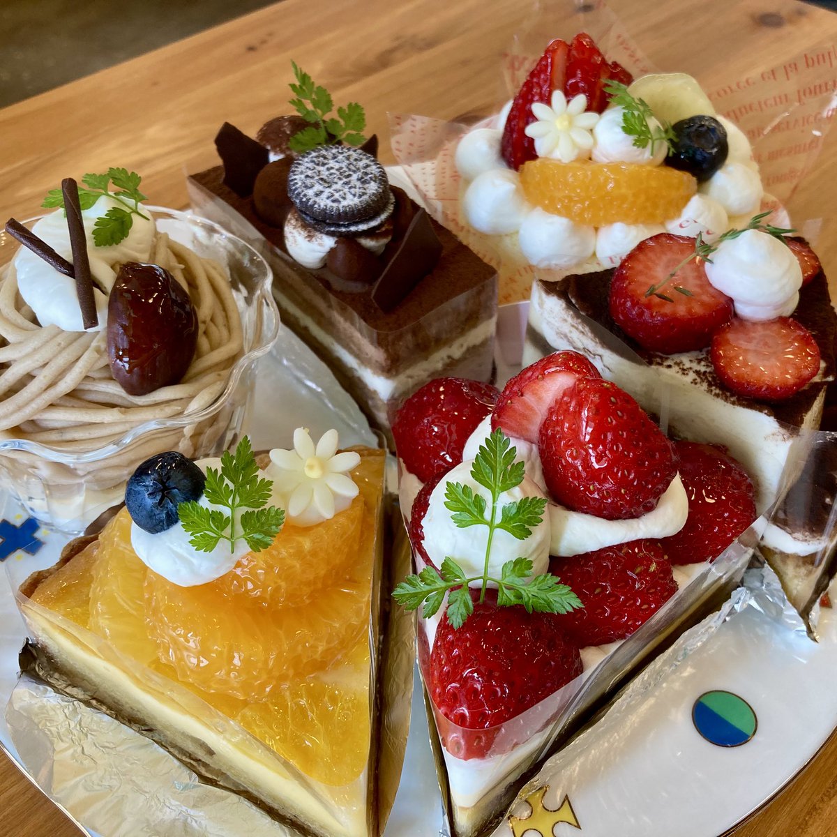 ottira1998's tweet photo. ケーキとコーヒー…
Beadroadsさんのアコースティックライブをお楽しみいただける特別な企画です！
日常を忘れ、ほっこりした時間過ごしませんか？ https://t.co/Cuyv51uKL2