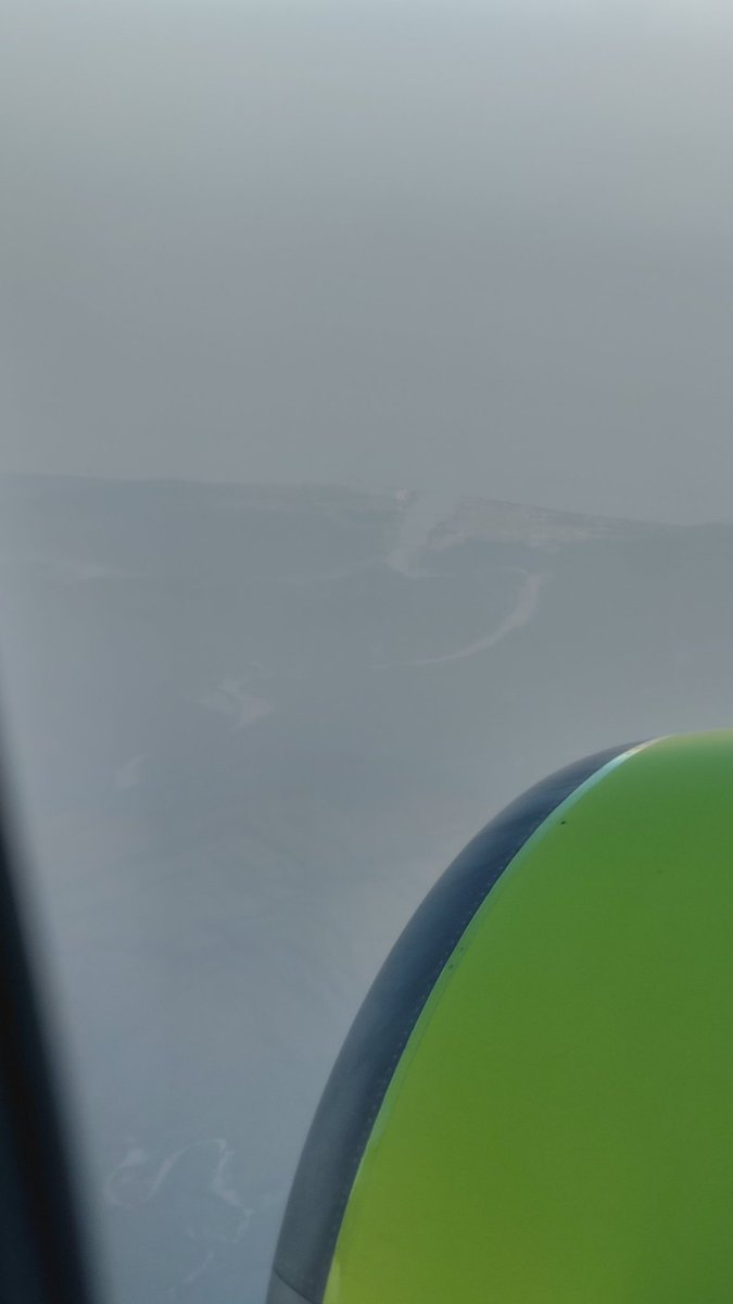 kumoha207's tweet photo. 某所からの帰りの飛行機からの風景 https://t.co/pSmSroiFpc