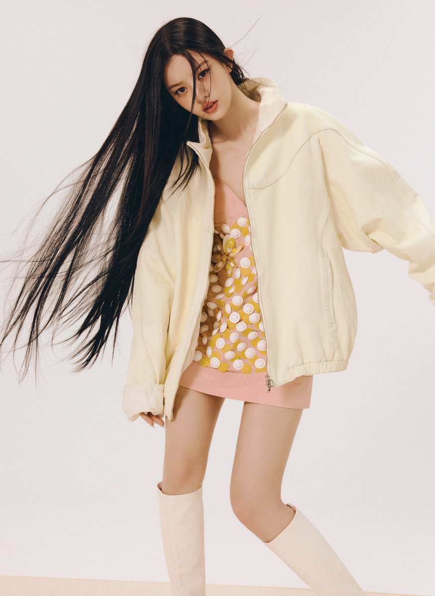 ODDAmagazine's tweet photo. For ODDA 30 we discover the latest viral K-pop group @ILLIT_official starting with Minju and Yunah.

"When you get onto a global stage, everything becomes incredibly fast-paced." -Minju

"I won’t say that I haven’t found a balance, I’m just working through it." -Yunah

#ODDA https://t.co/cUtSkvZ0Zz