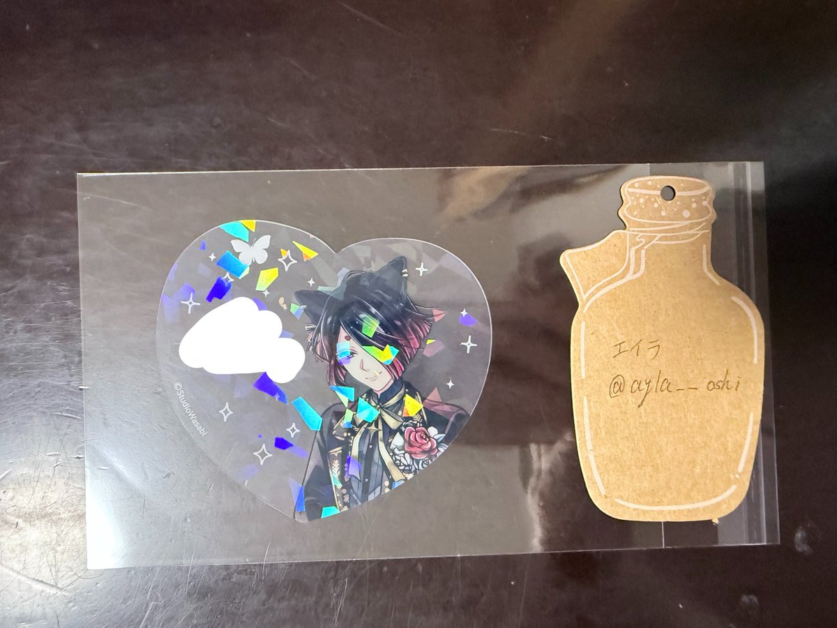 ayla__oshi's tweet photo. 【交換・譲渡】あくねこ 悪魔執事と黒い猫 ナンジャタウン ミニゲーム

譲：C賞きらきらクリアカード　ユーハン
求：B賞ホログラム缶バッチ　フェネス
　　　＞　600円＋送料

郵送のみの募集とさせていただきます。お心当たりの方がいらっしゃいましたらお気軽にお声掛けください https://t.co/oOgcv7rzX8