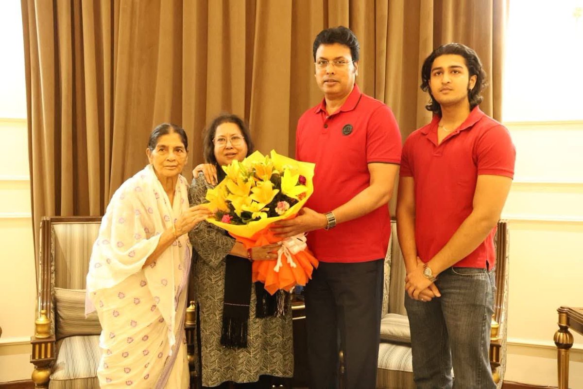 BjpBiplab's tweet photo. Smt. Kriti Devi Debbarman, Hon’ble Member of Parliament from the East Tripura Lok Sabha constituency, paid a courtesy visit today to my residence in Delhi and met me and my family. https://t.co/Zxwc8GvW7j