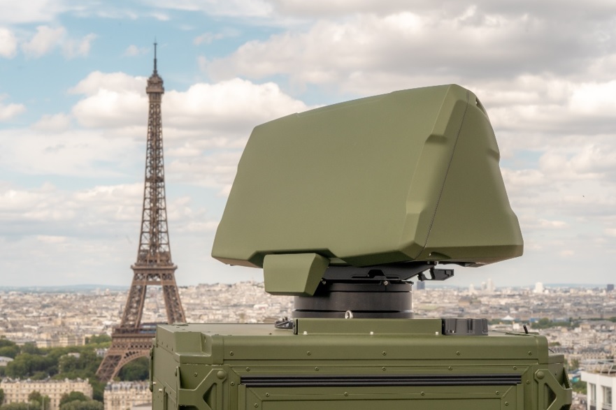 DGA's tweet photo. [#Commande ] 16 nouveaux véhicules équipés d’un radar en bande X

La DGA a commandé le 24 avril 2026 8 véhicules avancés radar de détection aérienne #VARDA supplémentaires à @Saab  et @ScaniaGroup.

Cette commande vient compléter celle de décembre 2025 pour 8 systèmes. https://t.co/zfjgqKrZto