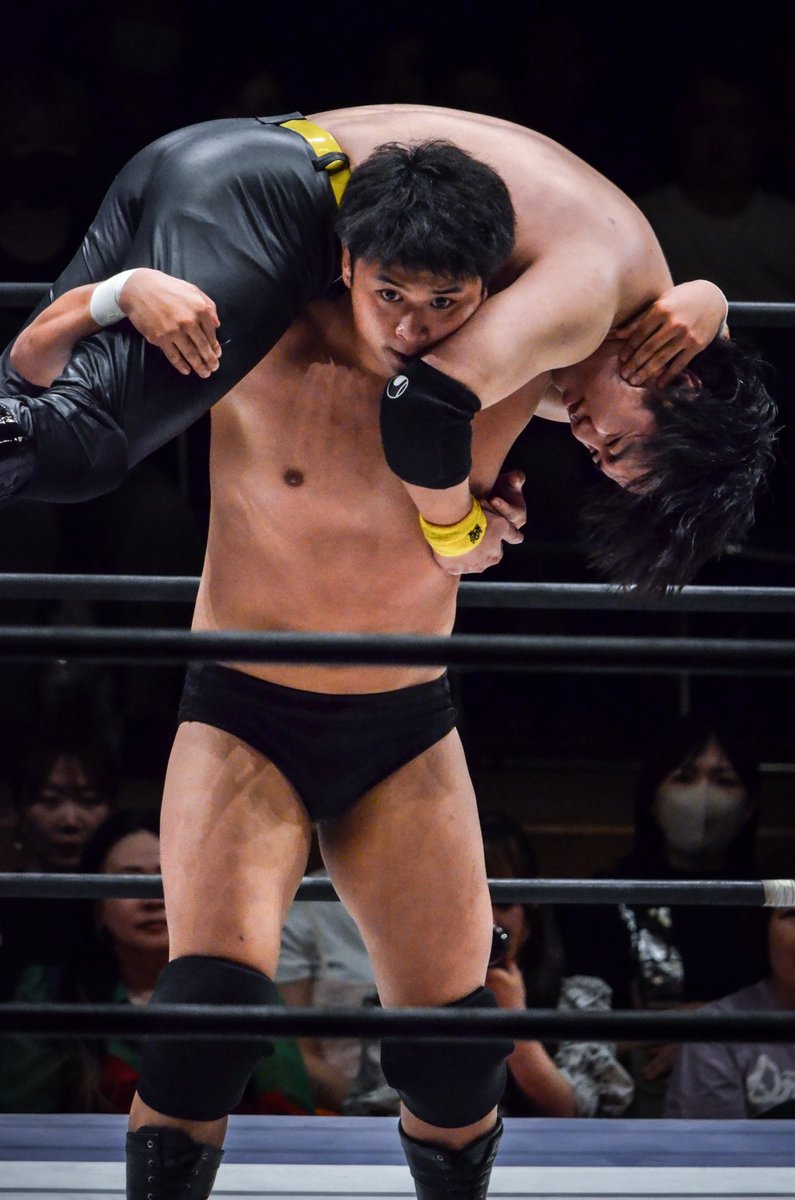 takahirodove's tweet photo. DDT松井さん興行
観戦ありがとうございました!
たった1日で状況が全部変わるなんて
そんな甘い世界じゃないのわかってるけど
それでも1つ1つ積み重ねて
前に進んでいきたい
葛西選手またリング上で会いましょう!
#ddtpw
#ダブプロレス https://t.co/DJYeCqg9Lo