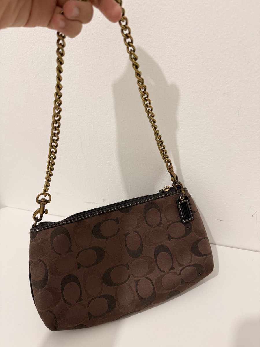 jaemleluvv's tweet photo. WTS (want to sell)
Vintage Coach Wristlet or Shoulder Bag
Good conditions minus di bagian hw ajaa

💸400k 

Boleh nego tipis
Bisa oren (+ admin fee)
DM for details🤗

Tags wts jual tas vintage coach https://t.co/5wx6gU61wh