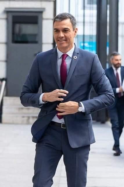 AntnMartnLpez1's tweet photo. La última barbaridad viene de la mano de Clavijo y de las indocumentadas de la Ex de Carlos Herrera y de Lady QUIRÓN el culpable del Antivirus es Pedro Sánchez ¿ no crees PRESIDENTE 🌹 que ha llegado el momento de empezar a poner demandas? https://t.co/HHboszOcwL