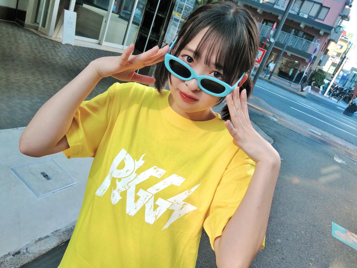 ツアーグッズの販売は今日の23:59まで⚠️ みんなもこのTシャツ着て