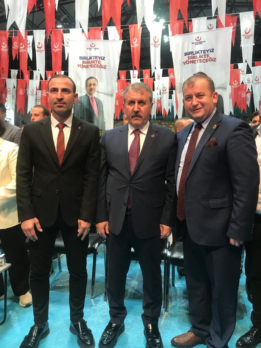 Tumfed34's tweet photo. BBP İstanbul İl Başkanlığı 15.Olağan İl Kongresi’ne,TÜMFED Bşk @selamiaykut ve yönetimi muhtarlık kurumunu temsilen katıldı.

Bşk Sn @Mustafa_Destici ‘nin
muhtarlarımıza ilettiği selam bizler için kıymetlidir.

BBP İstanbul İl Bşk ve yönetimini tebrik ediyor,başarılar diliyoruz. https://t.co/wiwvyB0DQC