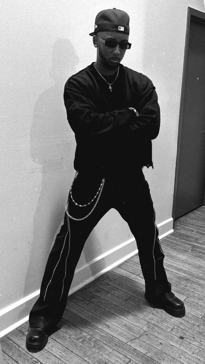 AnthonyLoper23's tweet photo. 🖤🖤🖤 https://t.co/t2P8qpqOFk