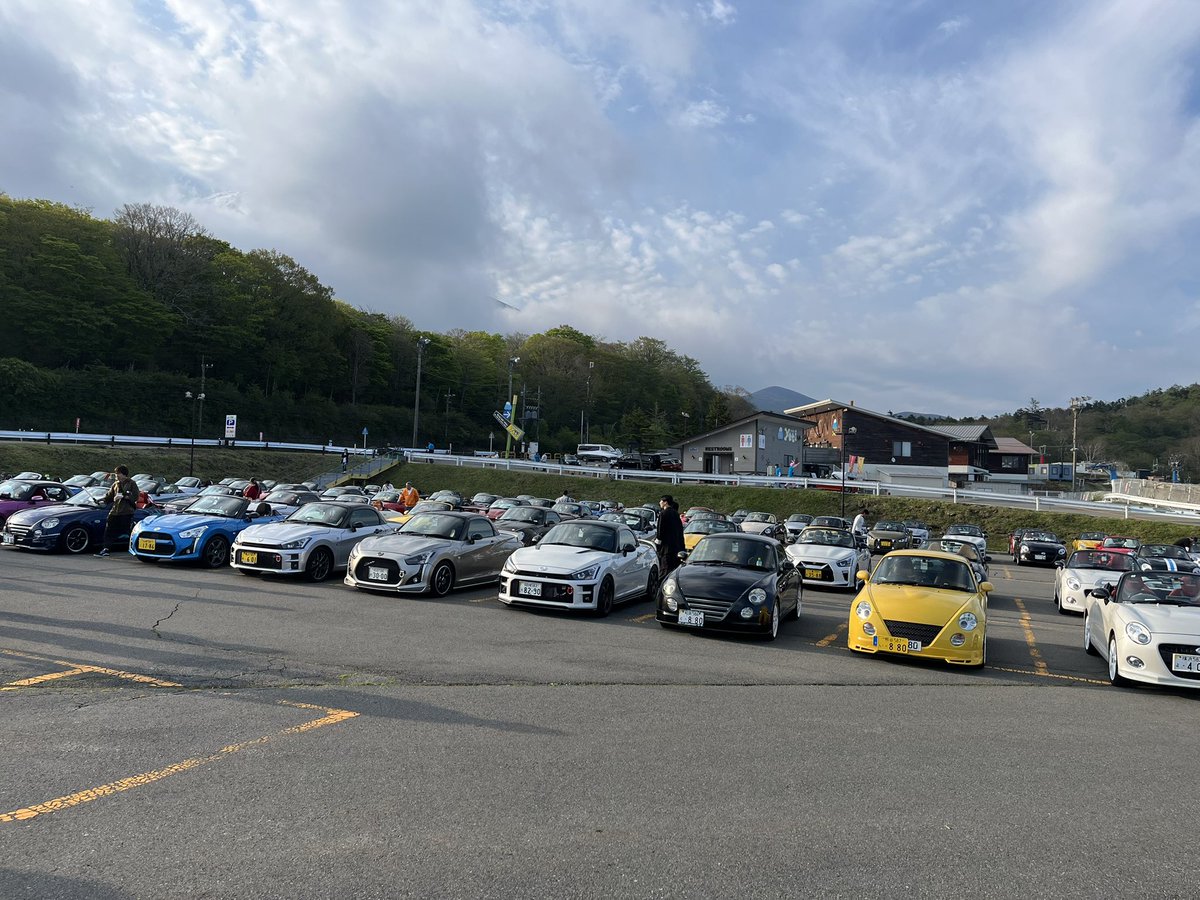 sozk138's tweet photo. 2日で1300km運転…めっちゃ遠かったけどTCM楽しかったです！！イベントスタッフさん、お話聞かせてくれたオーナーさんありがとうございました！！
四国住みなので難しいかもしれないですがまた機会があれば皆さんよろしくお願いします🙇
#TCM https://t.co/P1RkTa6vMi