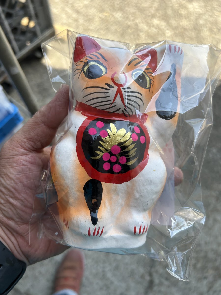 ibarakikaitori's tweet photo. というわけで、古本屋なのに招き猫や赤べこ、通行手形などが今回の目玉ですw
嫁の見事な値札イラスト、ぜひ堪能しに来てください笑 https://t.co/z2Y2iXaYv1