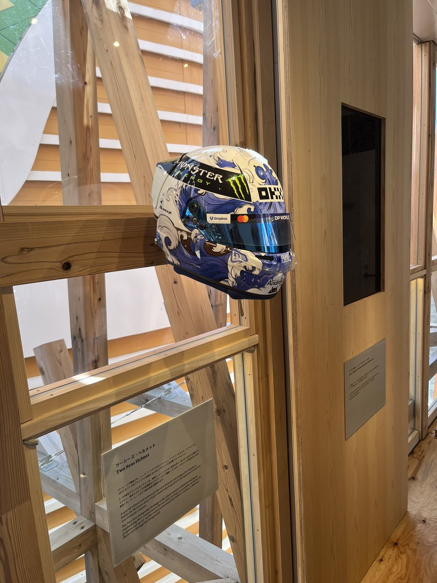 ohaaaam825's tweet photo. そういや、去年の万博のバーレーン館に展示してたピアストリのヘルメット、懐かしいなぁ〜（多分レプリカだったけど） https://t.co/6YKp0x1vbL