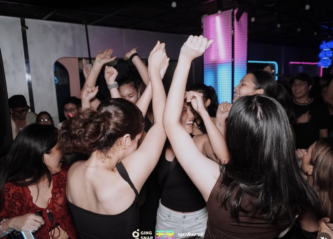 angelsproutss's tweet photo. Loud laughs, carefree moments, and happiness beyond volleyball. ✨✨✨✨ https://t.co/uCm3hpg4GS