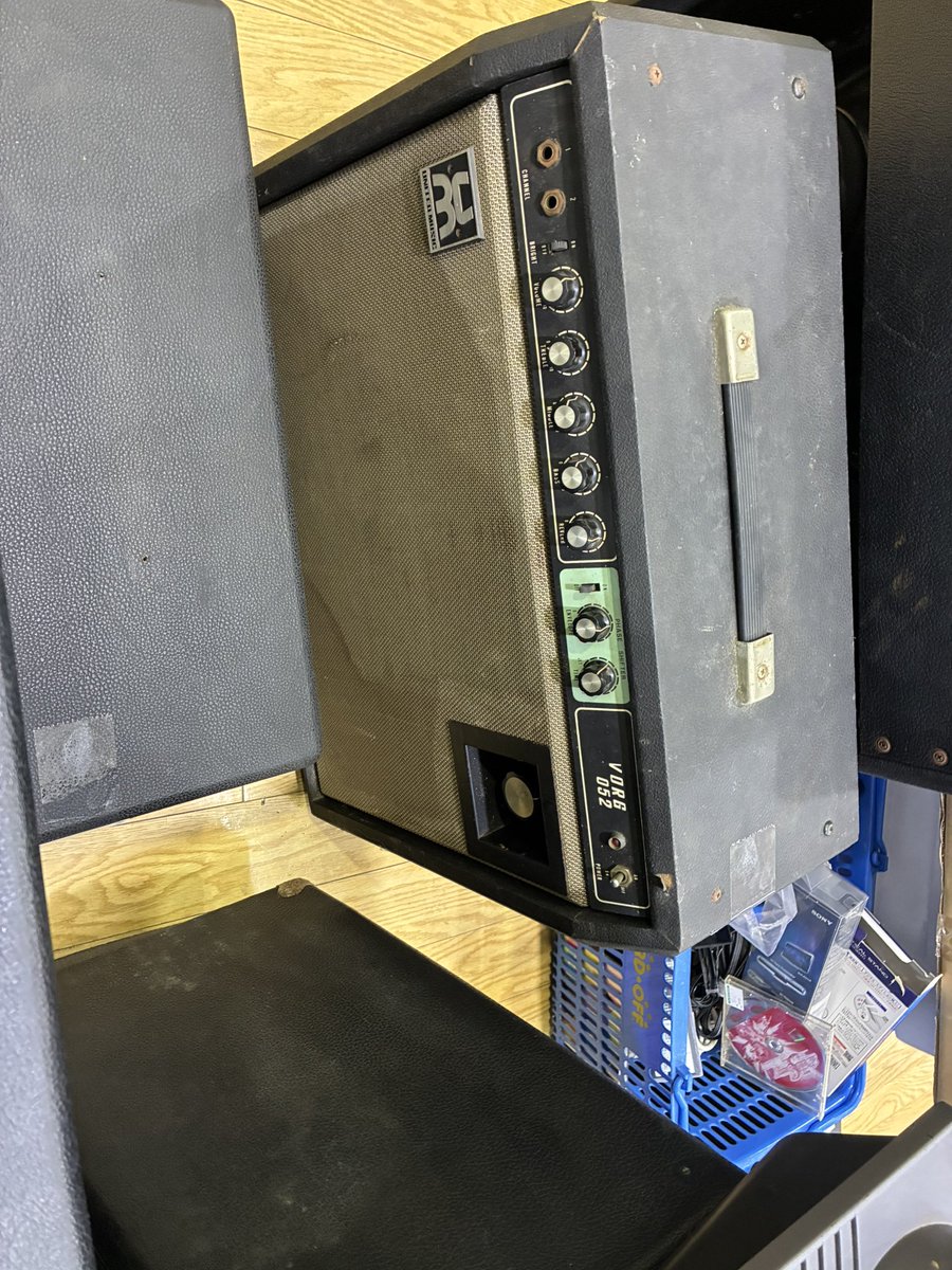 真空管アンプのジャンクが大量に入荷してた 欲しい人になは大興奮ものだな