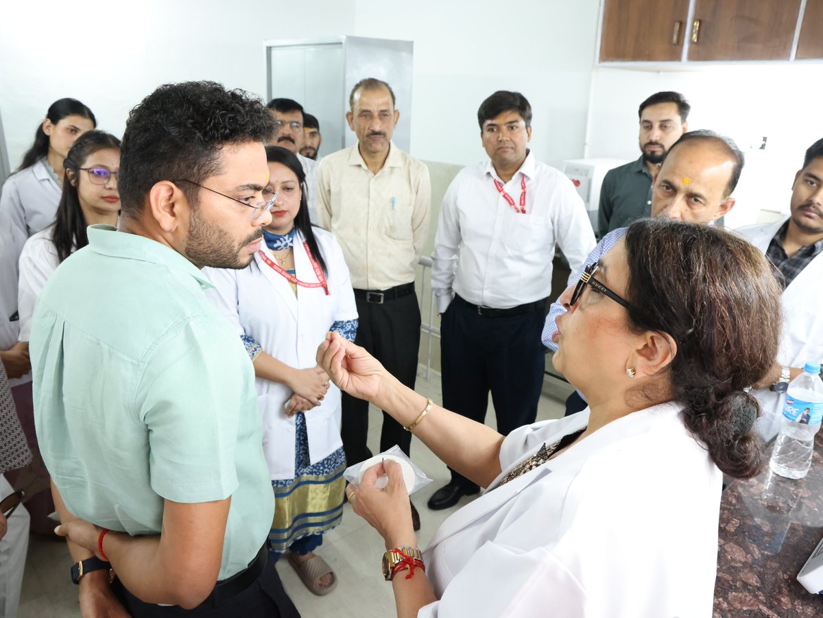 OfficialSMVDSB's tweet photo. CEO, SMVDSB Shri Sachin Kumar Vaishya inaugurated a state-of-the-art Modern Dental Lab at Maa Durga Dental Clinic, Katra, being operated under the aegis of Shri Mata Vaishno Devi Shrine Board.
The facility equipped with a state-of-the-art advanced digital dental technology shall provide affordable and quality dental healthcare services to pilgrims and local residents, in line with the vision of Hon’ble Chairman, SMVDSB, Shri Manoj Sinha Ji.

@OfficeOfLGJandK  @diprjk 

#ShriMataVaishnoDevi #SMVDSB #Katra #Healthcare
