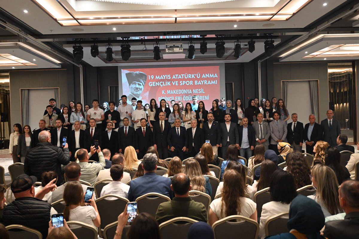 UskupEM's tweet photo. 19 Mayıs Atatürk’ü Anma, Gençlik ve Spor Bayramı kapsamında, Eğitim Müşavirimiz Ali Rıza Altunel, Kuzey Makedonya’da düzenlenen “Nesil Birincileri Ödül Töreni”ne katılım sağlamıştır.

Programda emeği geçen herkese teşekkür ediyor, dereceye giren öğrencilerimizi tebrik ediyoruz. https://t.co/GFWzlfWvrc