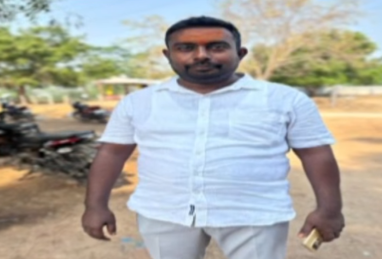 Tarunkethireddy's tweet photo. A 45-year-old BRS leader and ward member, Avula Prashanth Reddy from Bachannapet village in Jangaon district, forcibly married an 18-year-old girl after her parents failed to repay Rs. 20 lakhs borrowed from him. Instead of demanding repayment, He reportedly pressured the family to marry their daughter to him. After the forceful marriage, girl escaped from him and lodged complaints with the police and the Women’s Commission seeking justice.