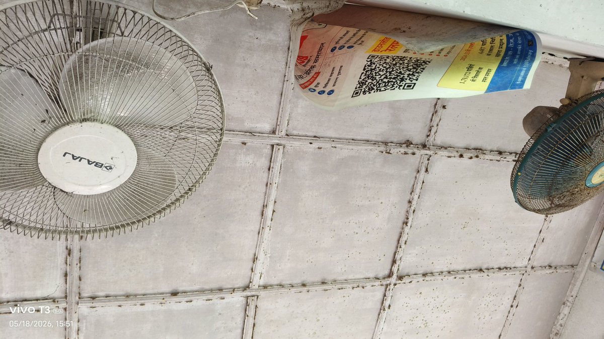 DHHRLYPGR's tweet photo. Passenger amenity in the Dinhata College Halt(DCH)!  
Gents toilet: Not usable, broken chain is present.
Open toilet: Extremely bad smell, some mosquito 🦟 larva are enjoying 
Waiting hall fans: 1 out of 3 fans is not working.
Respected @AshwiniVaishnaw @RailMinIndia @drm_apdj https://t.co/fiLzso6CNF