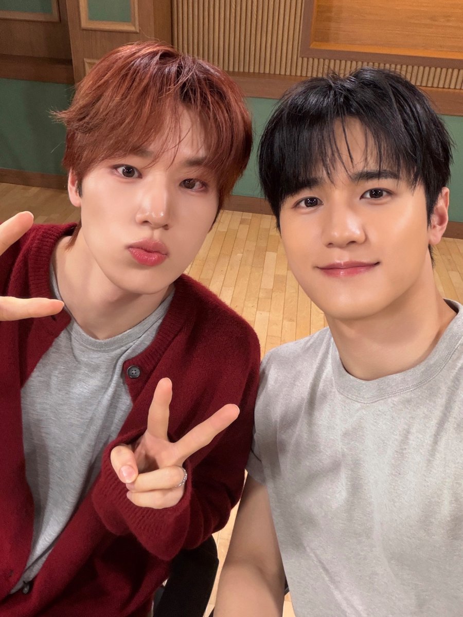 8TURN_official's tweet photo. [📷]
#오늘의턴_260518

아이돌 한국어 라디오 완료✨
재윤, 윤성이와 오늘 하루도 열쩡 열쩡 열쩡

#8TURN #에잇턴 #エイトターン https://t.co/FLFczLwMOb