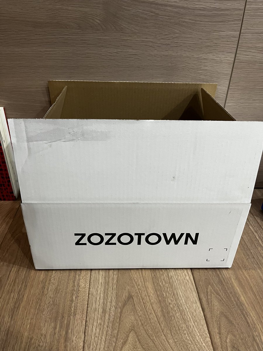 2929okaji's tweet photo. ZOZOの箱、いつも黒なのに、玄関に置き配された箱が白くてびっくりー🤍

 #ZOZOWEEK箱CP https://t.co/DubFbPMZSH