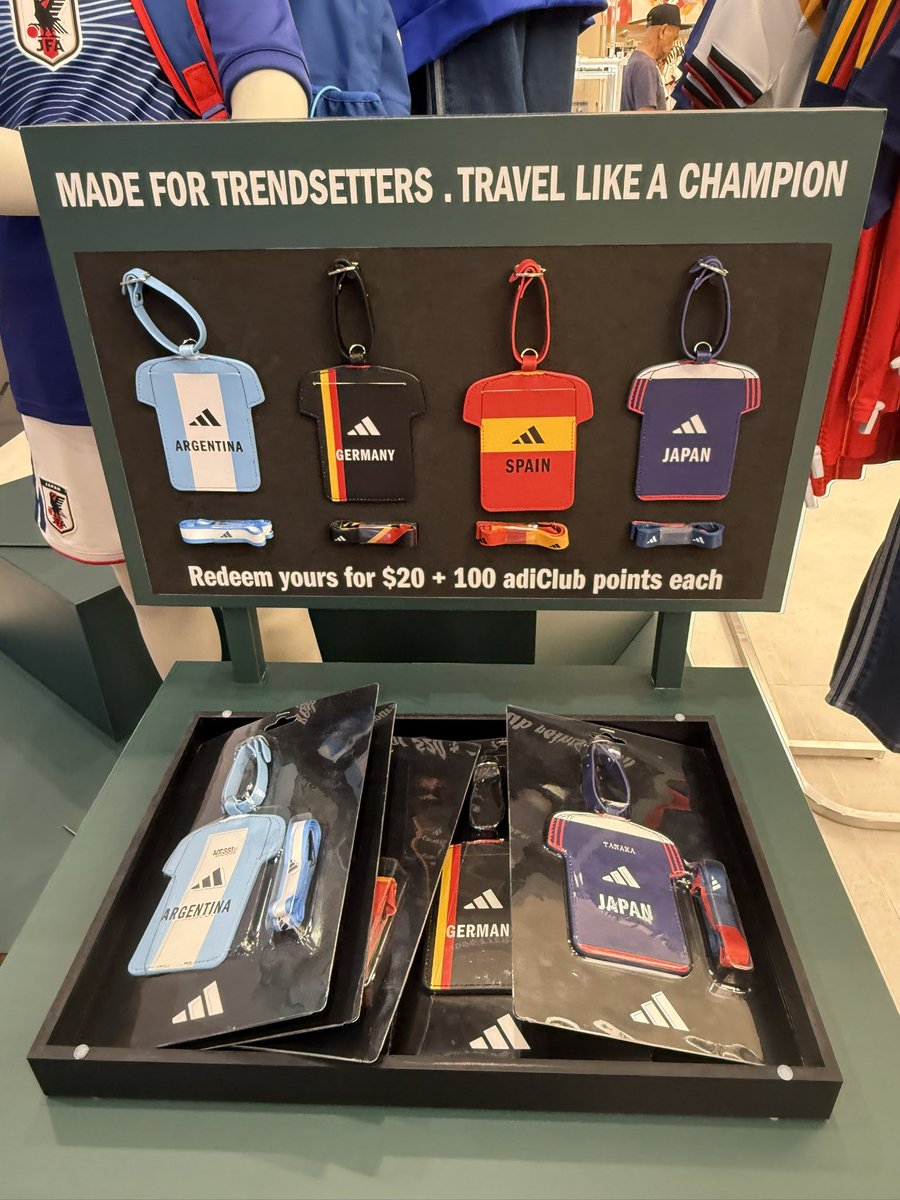 👕 日本より10日以上も早く売ってたシンガポール⁉️ もちろん買いまし