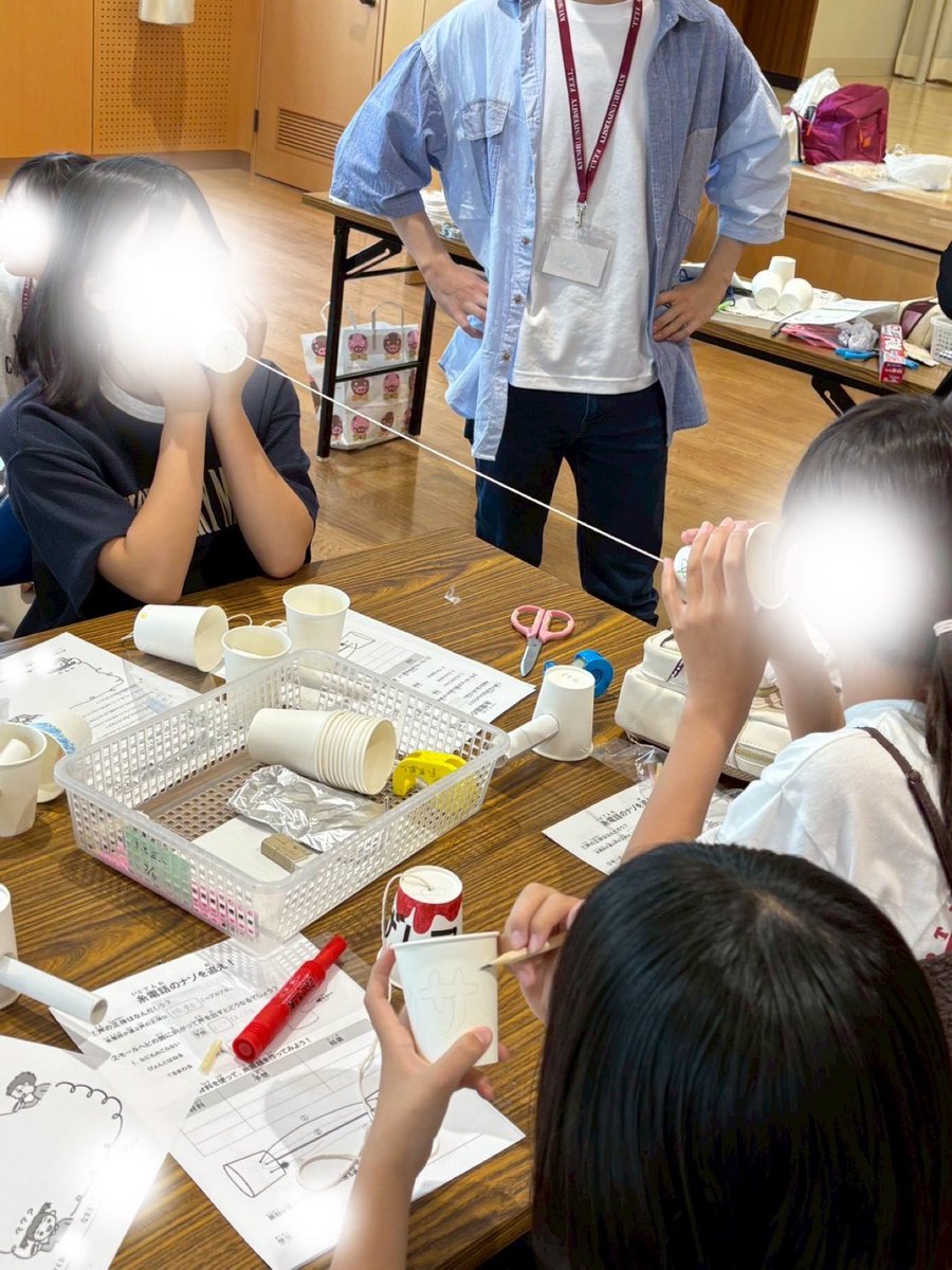 feeleducation's tweet photo. 5/17(日)に「糸電話のなぞを追え！」のイベントを行いました。
テーマは声の正体と伝わり方について📣💬
糸電話やモールを使った工作で楽しく学ぶことができました😊
色々な材料で作ったオリジナルの糸電話をもって集合写真📸
ご参加・ご協力いただいたみなさま、ありがとうございました！ https://t.co/pQ9kNvd6tB