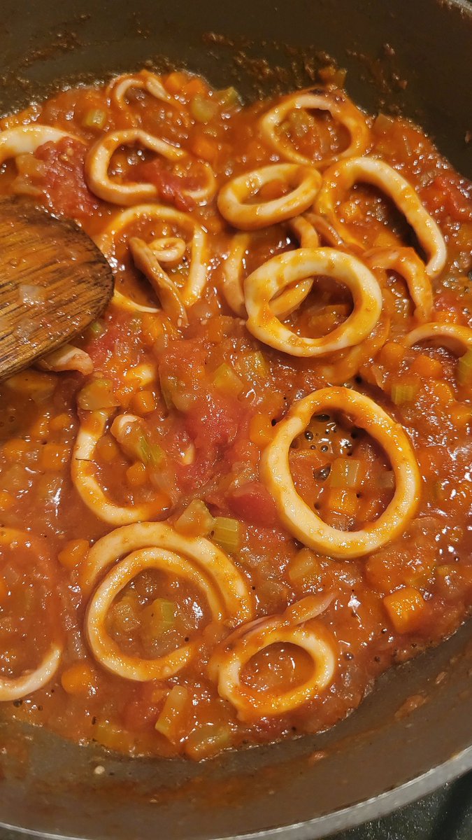 358akr's tweet photo. 何を作ってるでしょうか？
答えは、完成したら！

#クイズ　#ご飯　#なんでしょう https://t.co/JZlOhAUvzu