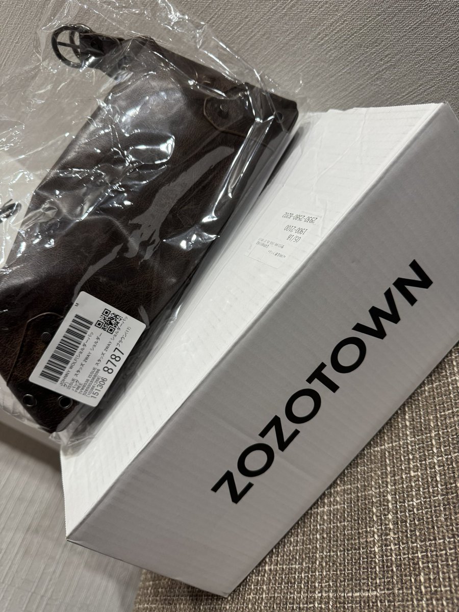 da1335454's tweet photo. 白箱で届いたー！
10万pt当たりますように👏
 #zozoweek箱cp https://t.co/IrVpGj3x5e