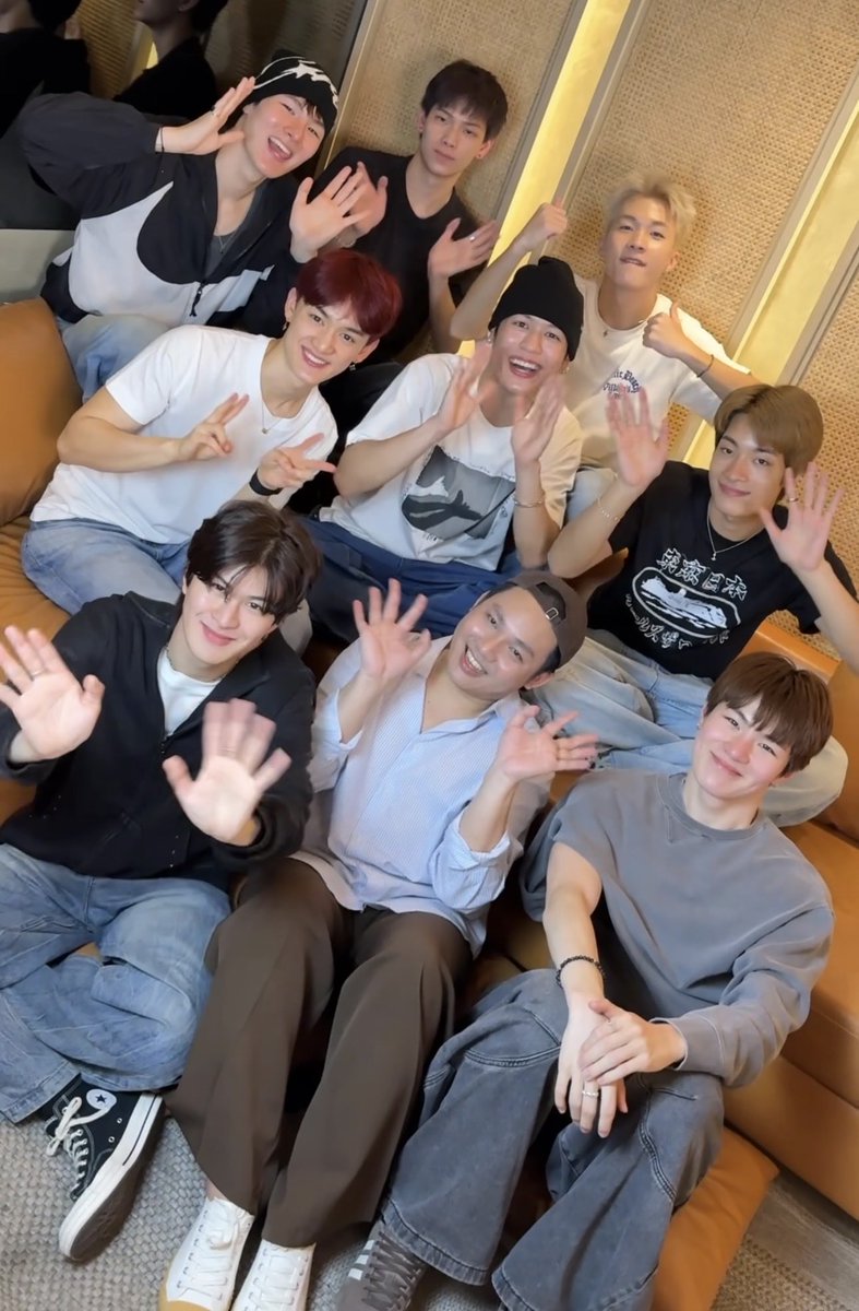 rcrecordchannel's tweet photo. พาน้องๆ #FAVIQ Boy Group วงใหม่ มาฝากเลี้ยงค่า https://t.co/tYbebaM5ms