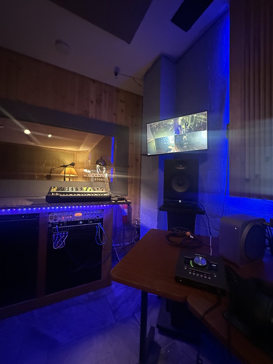 PlugFrom2016's tweet photo. cookin up country music https://t.co/UnWQSx9mBk