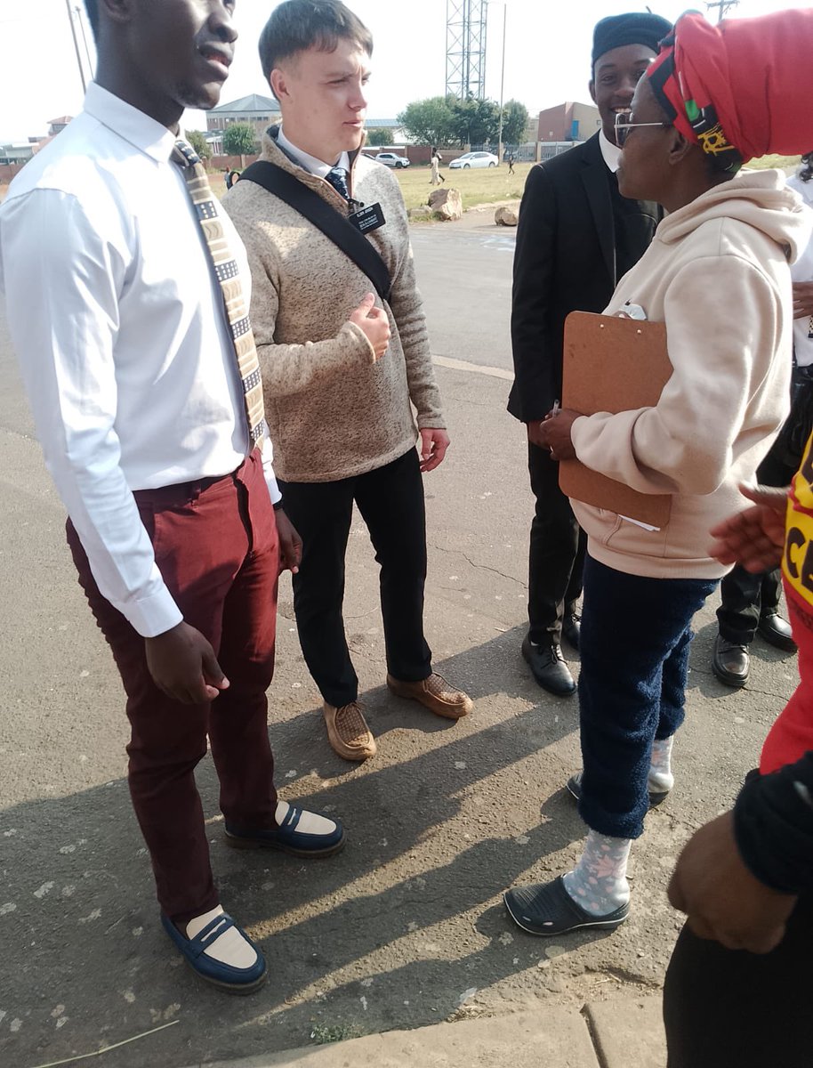 Mogale_eff's tweet photo. The Mogale SRETF member, Tinney Gaobole , led a Door to Door and Voter Registration program in Ward 07. The purpose of the program is to encourage Ward 07 residents to Register to Vote in the upcoming Local Government Elections.

Register to Vote: https://t.co/XVSceYTc9E https://t.co/HRDUJI72Fh