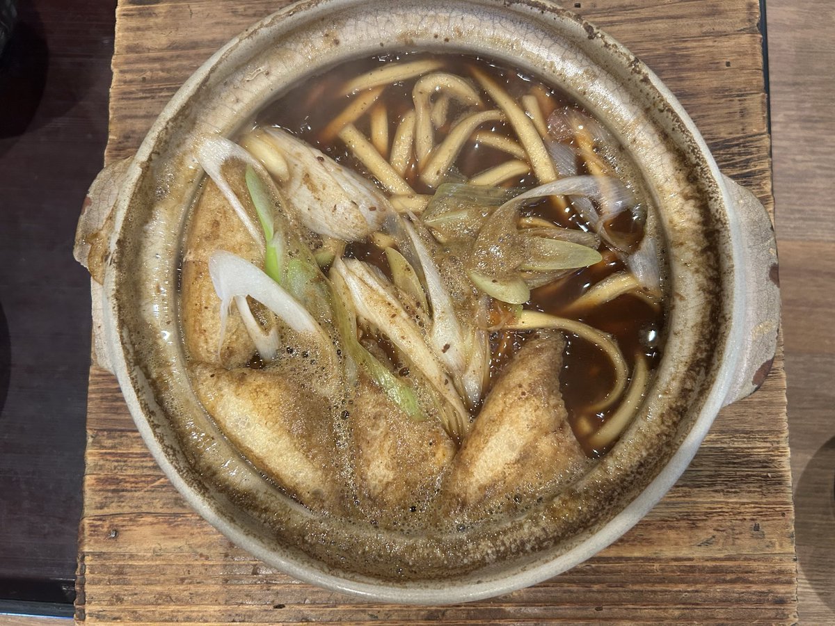 junitolfc's tweet photo. 新幹線17本目。写真は愛知県岡崎市の八丁味噌のお店で食べた味噌カツ、味噌煮込みうどん、味噌田楽。 https://t.co/2iuopVav0t