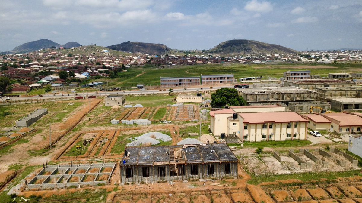SirJarus's tweet photo. Jarus SHD Plazas, Suleja International Market

A top 10 market in West Africa, for Abuja market

Plaza 1 we started four weeks ago has gone far.

Smart investors are picking up shops for N17m.

Resell with significant gain at completion or collect rent for life.

08060554015 https://t.co/ypW4XsxAyS