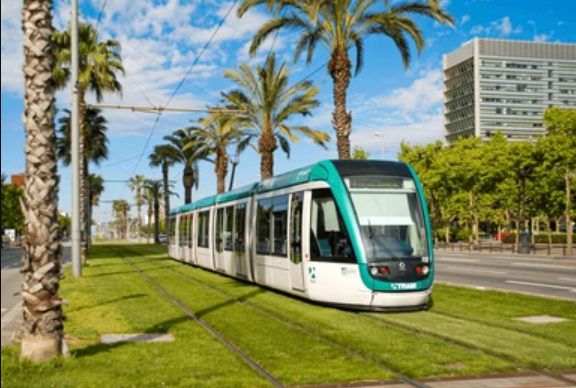 manojsin's tweet photo. @tweetanupam These should be upgraded to similar trams trundling along in most european countries. It would be an amazing tribute to Kolkata's Trams. https://t.co/dHiJ4nNt4P