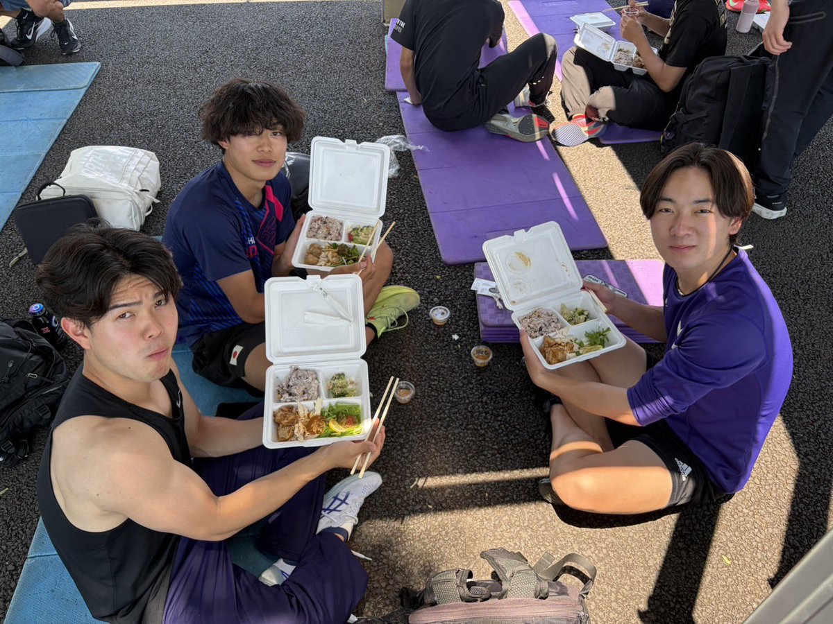 MeijiKyoso's tweet photo. 【ご協力のお礼】
チキンワークスさんに、明治大学体育会競走部の活動にご協力いただき、特別価格にてお弁当をご提供いただきました。
高タンパクで身体づくりにも最適なお弁当に、選手たちも大喜びでした！
美味しく、栄養価の高いお弁当をありがとうございました✨ https://t.co/k5PYAbKOPd